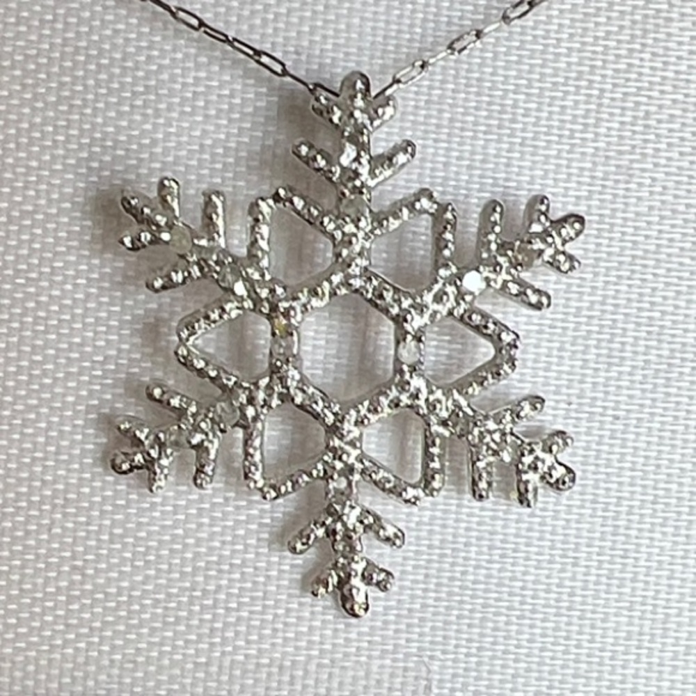 925 Sterling Silver Snowflake Pendant Necklace